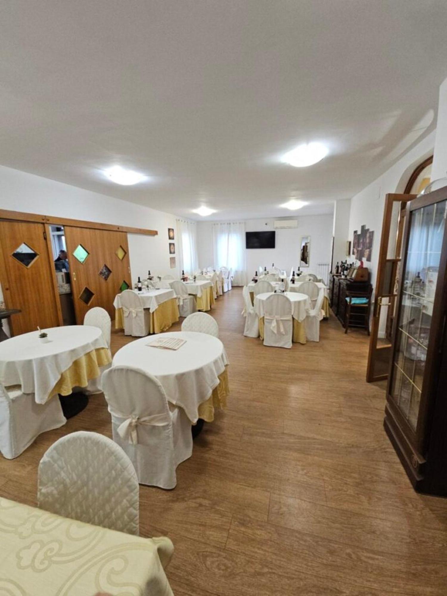 Hotel Mazzocchetti Città Sant'Angelo Buitenkant foto
