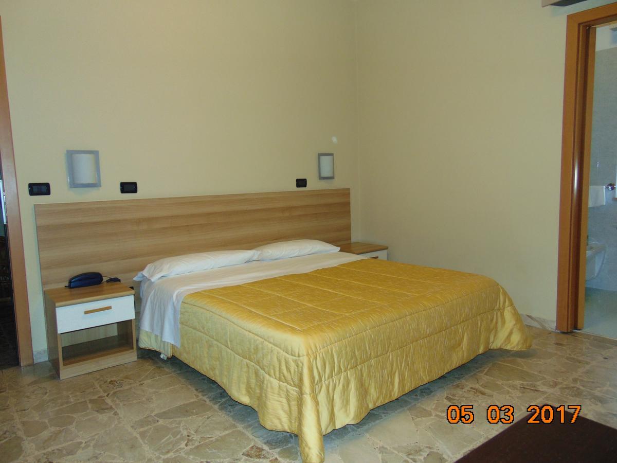 Hotel Mazzocchetti Città Sant'Angelo Buitenkant foto