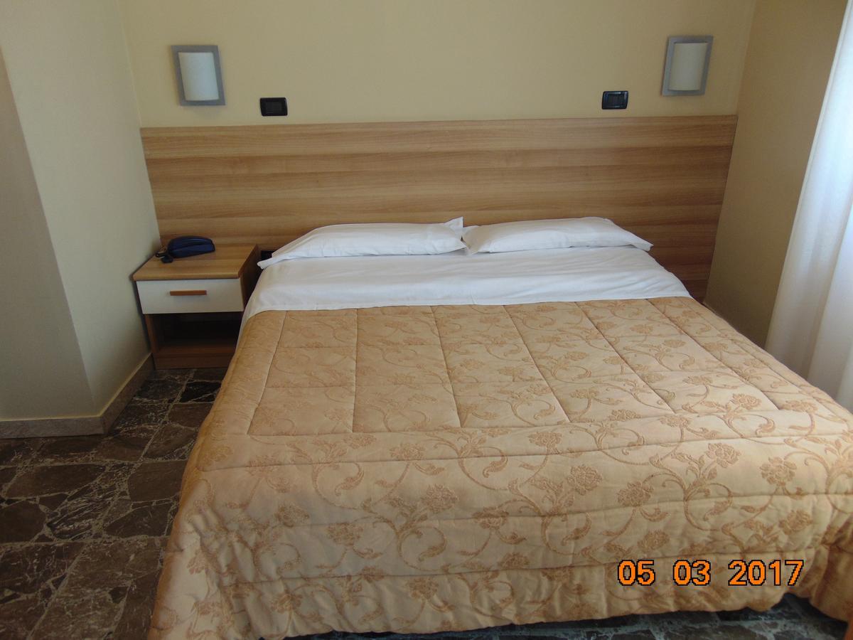 Hotel Mazzocchetti Città Sant'Angelo Buitenkant foto