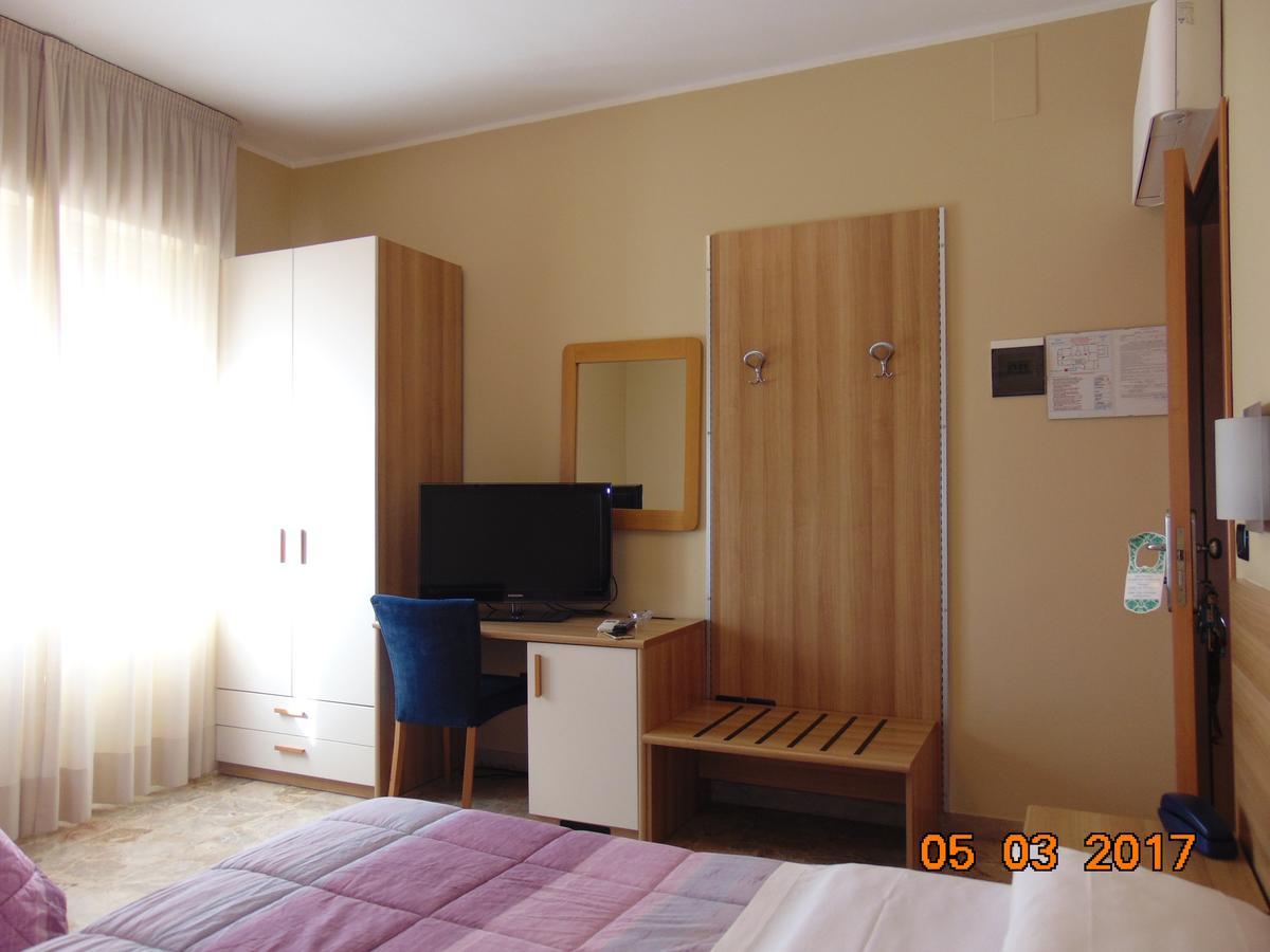 Hotel Mazzocchetti Città Sant'Angelo Buitenkant foto