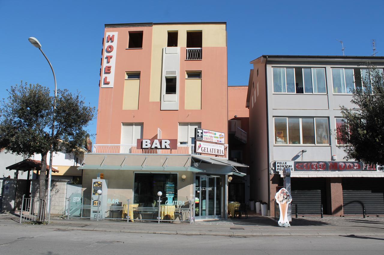 Hotel Mazzocchetti Città Sant'Angelo Buitenkant foto